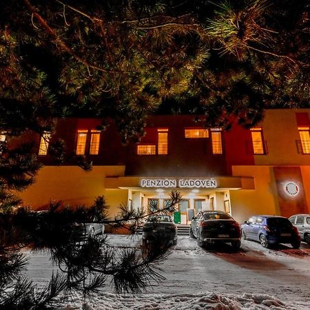 Penzion Ladoven Skvela Kuchyna A Rodinna Atmosfera Martin Dış mekan fotoğraf